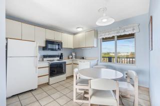 Ocean View Family Suite for 6 with Fireplace - Pool and Hot Tub - 6
