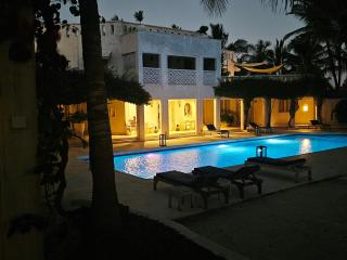 The Villa Luxury Suites Hotel - 7