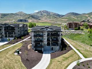 Mayflower Lakeside 3 bedroom 104 - 1