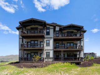 Mayflower Lakeside 3 bedroom 104 - 3