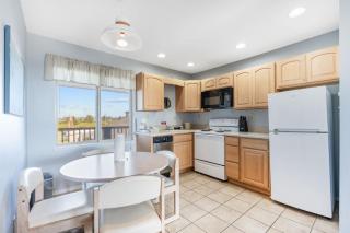 Ocean View Pet-Friendly Family Suite with Kitchen - Pool and Hot Tub - 6