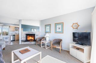 Ocean View Pet-Friendly Family Suite with Kitchen - Pool and Hot Tub - 4