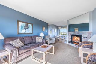 Ocean View Pet-Friendly Family Suite with Kitchen - Pool and Hot Tub - 3