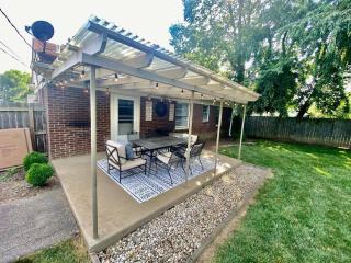 Charming 2 BR 1 BA with outdoor patio and grill close to downtown - 4