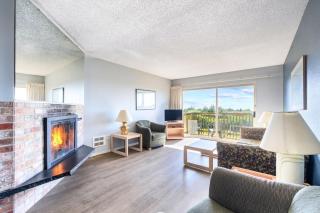 Ocean View Pet-Friendly 1-Bedroom Family Suite - Pool and Hot Tub - 0