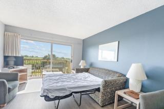 Ocean View Pet-Friendly 1-Bedroom Family Suite - Pool and Hot Tub - 7