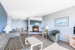 Ocean View Pet-Friendly 1-Bedroom Family Suite - Pool and Hot Tub - 3