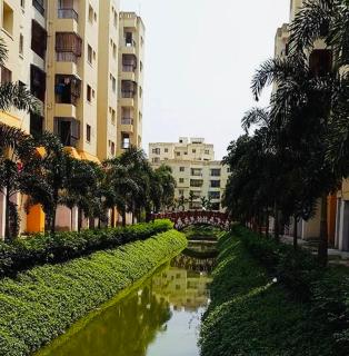 Azure Courtyard - vibrant and cozy vibe - 2