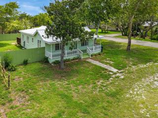 One More Cast Coastal House with Fenced Yard and Screened Porch near the Ocean - 7