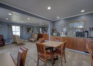 Economy Inn & Suites - 7