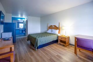 Economy Inn & Suites - 9