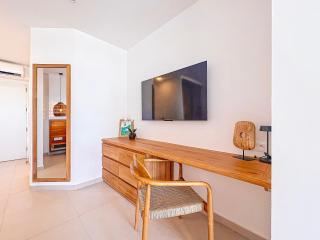 Ti Palm Studio Peaceful Setting Walking Distance to the Beach - 1