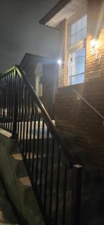 Airy Room with King bed in Central Mississauga Near Airport - 4