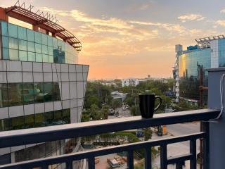 Rooftop stay near 32nd Ave with open sky terrace - 4