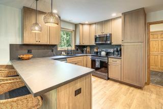 1 Mi to Beach! Home w/ Game Room in Albrightsville - 2