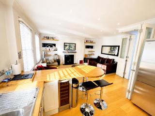 Sunny 2 bedroom, 2 bathroom Apartment with Rooftop in Central London - 7