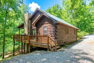 Rivendell - Morganton, GA - Take in Beautiful Lake Views, Soak in the Hot Tub, Rack Up a Game of Pool, and Enjoy Game Nights in - 3