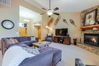 Spacious Sunriver Getaway with Hot Tub and Games - 2