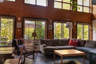 La Maison Magique- Private Hot Tub & Lake Access - 9
