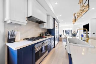 Modern Designer Home Rooftop City Views - 7