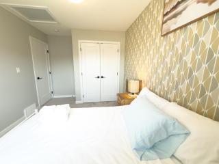 Vacation rental home -1min to highway - 7