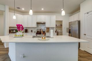 Family Suburban Retreat! 20 Mi to Dtwn Houston - 2