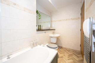 2-Bed Modern Duplex, Free Parking, 1 Min to Station - 7