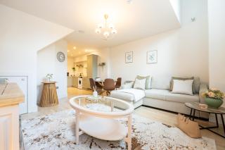 2-Bed Modern Duplex, Free Parking, 1 Min to Station - 9