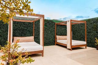 Grand Fifty - Stylish Stay w Rooftop Pool - 5