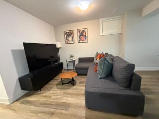 Urban Chic Getaway in Lansdowne Comfort & Style - 0