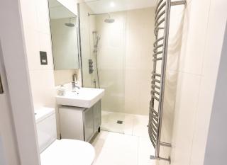Sunny 2 bedroom, 2 bathroom Apartment with Rooftop in Central London - 4