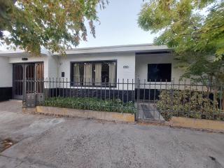 Casa amplia con parrilla a pasitos del parque - 9