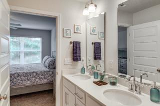 7 Mi to Navarre Beach! Modern & Serene Townhome - 3