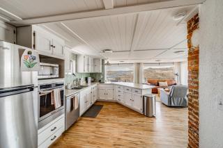 Cozy Grand Coulee Home w/ Deck & Views! - 1