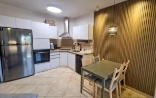 AmdarVillage Cozy Apt with Garden 3BR - 8