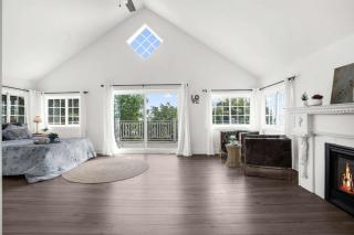 Waterfront Cottage w Pool Beach Access - 3