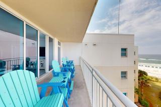Sixth-floor condo with partial Gulf views pools hot tub private beach - 9