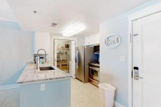 Sixth-floor condo with partial Gulf views pools hot tub private beach - 3