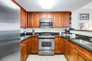 Spacious Top-Floor Condo At Waterscape 490 Feet Of Private Beach - 3