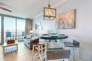 Beachfront Escape with Sixth-Floor Views Free WiFi Shared Pools & Gym - 4