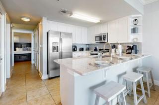 Beachfront Escape with Sixth-Floor Views Free WiFi Shared Pools & Gym - 3