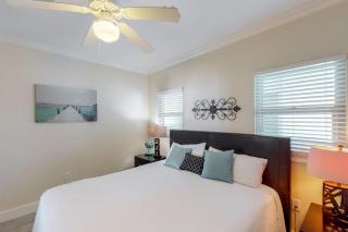 Tropical Condo On Okaloosa Island 490 Feet Of Private Beach - 2