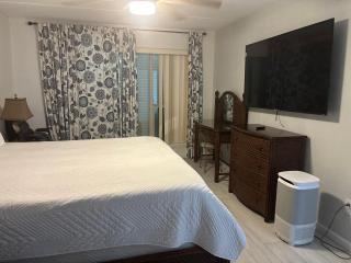 Beachfront 2BR Sleeps 8 - Pool & Tennis - 3