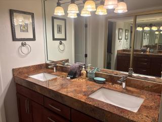 Beachfront 2BR Sleeps 8 - Pool & Tennis - 1