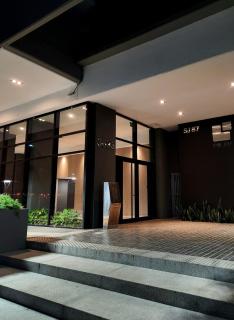 Apartment Centrally located, unobstructed view, and garage - 7