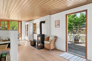 Charming Cottage Close To The Beach - 8
