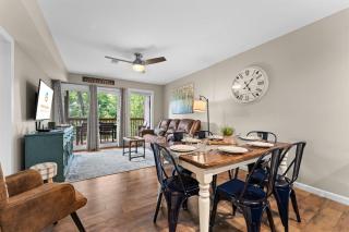 Ozark Mountain Getaway Balcony - 9