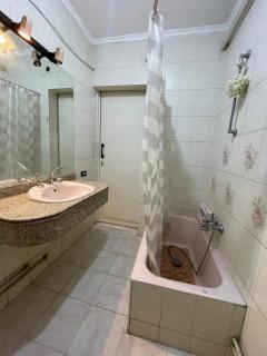 Cozy & Modern AC Room Near Downtown Cairo, Fast Wi-Fi - 4