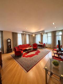 Baku Center Comfortable 3BR Apartment - 0