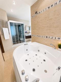 Baku Center Comfortable 3BR Apartment - 3